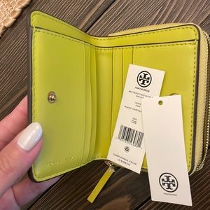 New Tory burch wallet with tags